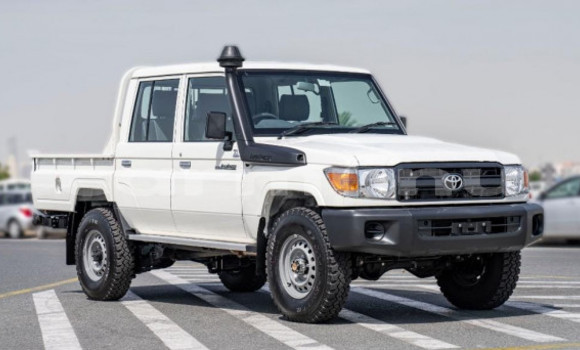 Acheter Occasion Voiture Toyota Land Cruiser Blanc à Brazzaville, Commune de Brazzaville Acheter Occasion Voiture Toyota Land Cruiser Blanc à Brazzaville, Commune de Brazzaville