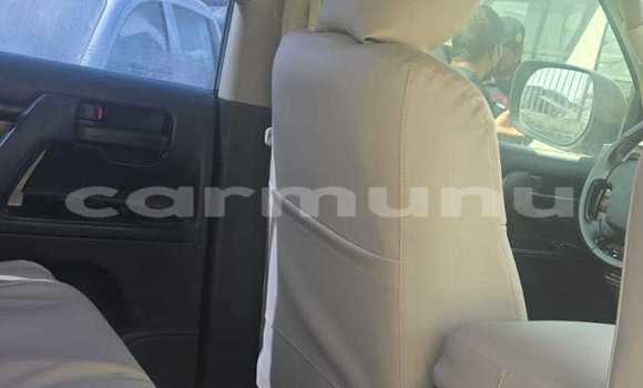Acheter Occasion Voiture Toyota Land Cruiser Blanc à Import - Dubai, Région de la Bouenza Acheter Occasion Voiture Toyota Land Cruiser Blanc à Import - Dubai, Région de la Bouenza