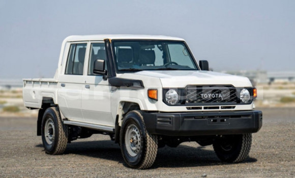 Acheter Occasion Voiture Toyota Land Cruiser Blanc à Brazzaville, Commune de Brazzaville Acheter Occasion Voiture Toyota Land Cruiser Blanc à Brazzaville, Commune de Brazzaville