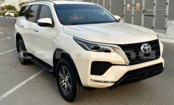 Acheter Occasion Voiture Toyota Fortuner Blanc à Brazzaville, Commune de Brazzaville