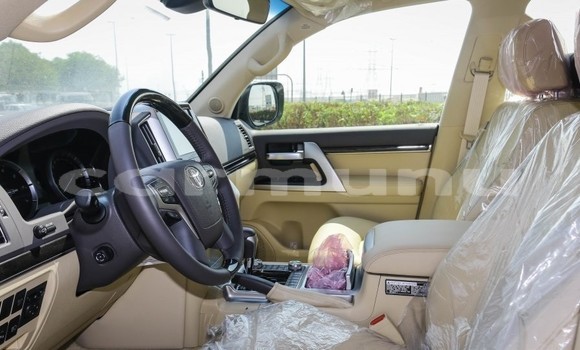 Buy Used Toyota Land Cruiser White Car in Brazzaville in Municipality of Brazzaville Buy Used Toyota Land Cruiser White Car in Brazzaville in Municipality of Brazzaville