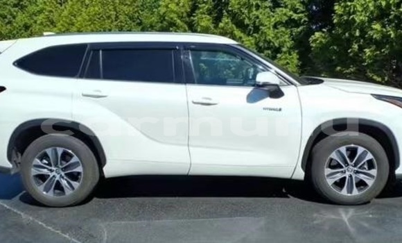 Buy Used Toyota Highlander White Car in Brazzaville in Municipality of Brazzaville Buy Used Toyota Highlander White Car in Brazzaville in Municipality of Brazzaville