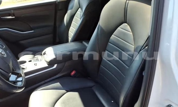 Buy Used Toyota Highlander White Car in Brazzaville in Municipality of Brazzaville Buy Used Toyota Highlander White Car in Brazzaville in Municipality of Brazzaville