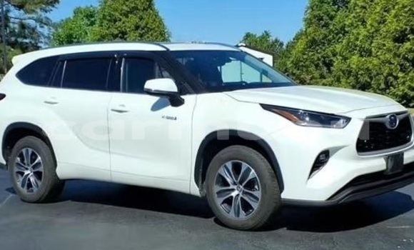 Buy Used Toyota Highlander White Car in Brazzaville in Municipality of Brazzaville Buy Used Toyota Highlander White Car in Brazzaville in Municipality of Brazzaville