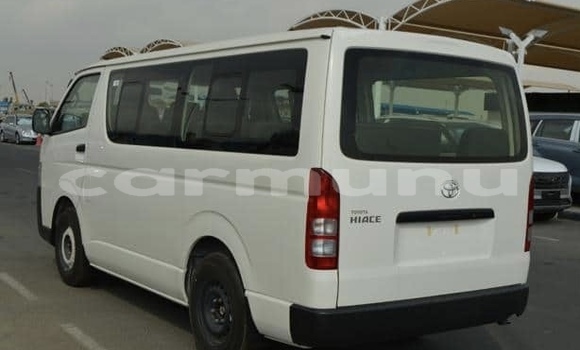 Buy Used Toyota Hiace White Car in Sibiti in Lékoumou Buy Used Toyota Hiace White Car in Sibiti in Lékoumou