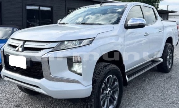Acheter Occasion Voiture Mitsubishi L200 Blanc à Brazzaville, Commune de Brazzaville Acheter Occasion Voiture Mitsubishi L200 Blanc à Brazzaville, Commune de Brazzaville