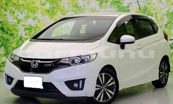 Acheter Occasion Voiture Honda FIT Blanc à Brazzaville, Commune de Brazzaville