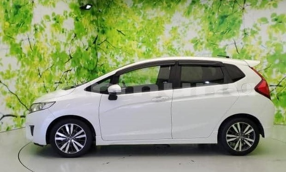 Buy Used Honda FIT White Car in Brazzaville in Municipality of Brazzaville Buy Used Honda FIT White Car in Brazzaville in Municipality of Brazzaville