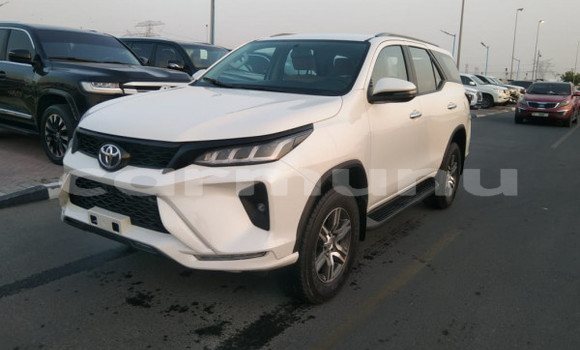 Acheter Occasion Voiture Toyota Fortuner Blanc à Brazzaville, Commune de Brazzaville