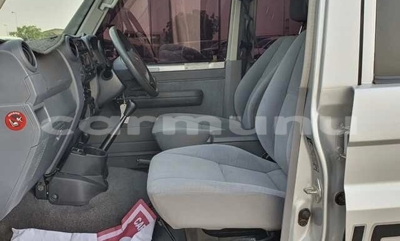Acheter Occasion Voiture Toyota Land Cruiser Blanc à Brazzaville, Commune de Brazzaville Acheter Occasion Voiture Toyota Land Cruiser Blanc à Brazzaville, Commune de Brazzaville