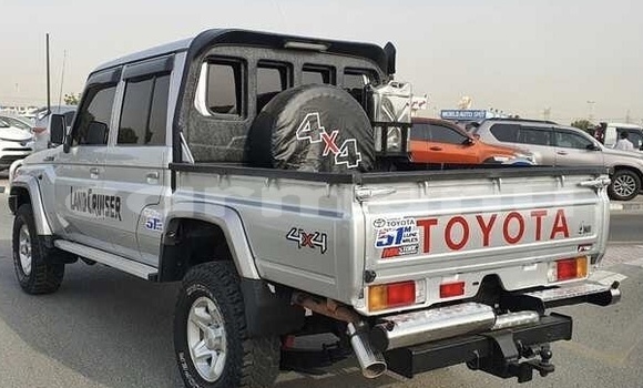 Acheter Occasion Voiture Toyota Land Cruiser Blanc à Brazzaville, Commune de Brazzaville Acheter Occasion Voiture Toyota Land Cruiser Blanc à Brazzaville, Commune de Brazzaville