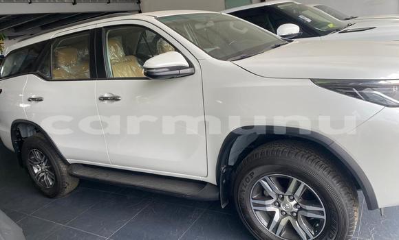 Acheter Occasion Voiture Toyota 4Runner Blanc à Pointe–Noire, Région du Kouilou Acheter Occasion Voiture Toyota 4Runner Blanc à Pointe–Noire, Région du Kouilou