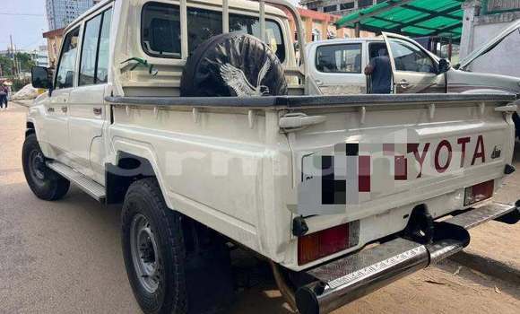 Acheter Occasion Voiture Toyota Land Cruiser Blanc à Brazzaville, Commune de Brazzaville Acheter Occasion Voiture Toyota Land Cruiser Blanc à Brazzaville, Commune de Brazzaville