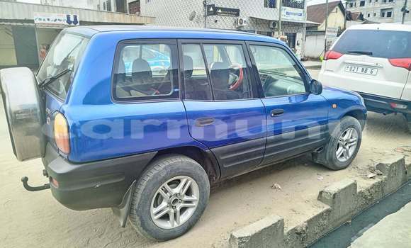 Acheter Occasion Voiture Toyota RAV4 Bleu à Brazzaville, Commune de Brazzaville Acheter Occasion Voiture Toyota RAV4 Bleu à Brazzaville, Commune de Brazzaville