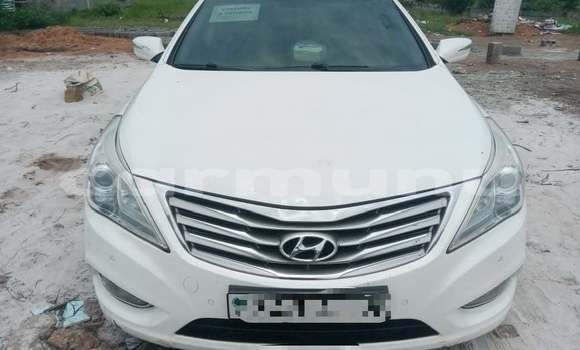 Acheter Occasion Voiture Hyundai Grandeur Blanc à Brazzaville, Commune de Brazzaville Acheter Occasion Voiture Hyundai Grandeur Blanc à Brazzaville, Commune de Brazzaville
