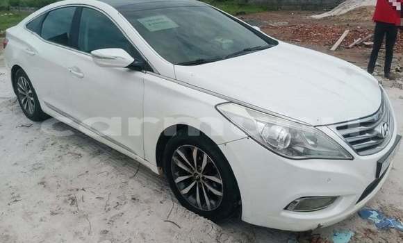 Acheter Occasion Voiture Hyundai Grandeur Blanc à Brazzaville, Commune de Brazzaville Acheter Occasion Voiture Hyundai Grandeur Blanc à Brazzaville, Commune de Brazzaville