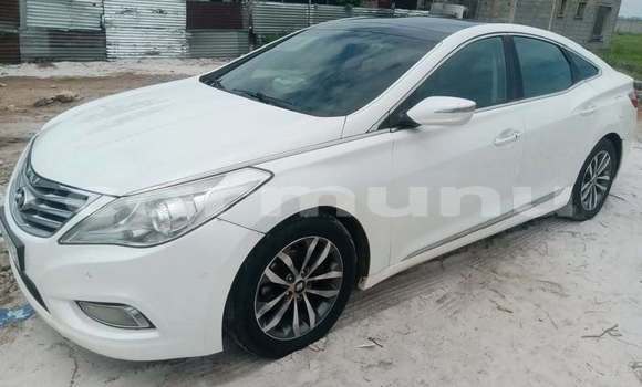 Acheter Occasion Voiture Hyundai Grandeur Blanc à Brazzaville, Commune de Brazzaville Acheter Occasion Voiture Hyundai Grandeur Blanc à Brazzaville, Commune de Brazzaville