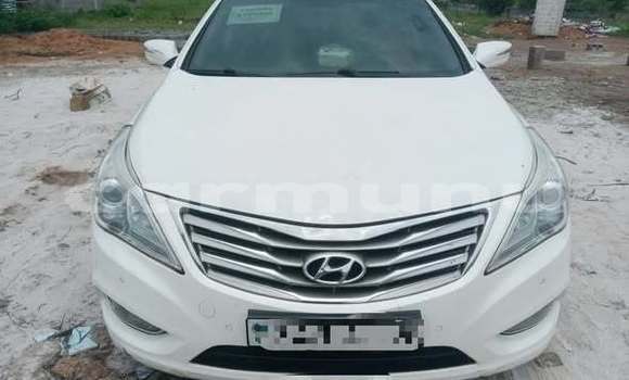 Acheter Occasion Voiture Hyundai Grandeur Blanc à Brazzaville, Commune de Brazzaville Acheter Occasion Voiture Hyundai Grandeur Blanc à Brazzaville, Commune de Brazzaville