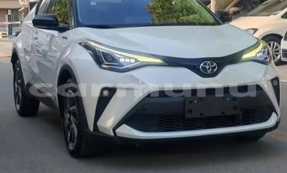 Acheter Occasion Voiture Toyota C-HR Blanc à Brazzaville, Commune de Brazzaville Acheter Occasion Voiture Toyota C-HR Blanc à Brazzaville, Commune de Brazzaville