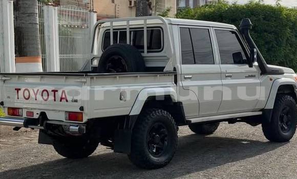 Acheter Occasion Voiture Toyota Land Cruiser Blanc à Brazzaville, Commune de Brazzaville Acheter Occasion Voiture Toyota Land Cruiser Blanc à Brazzaville, Commune de Brazzaville