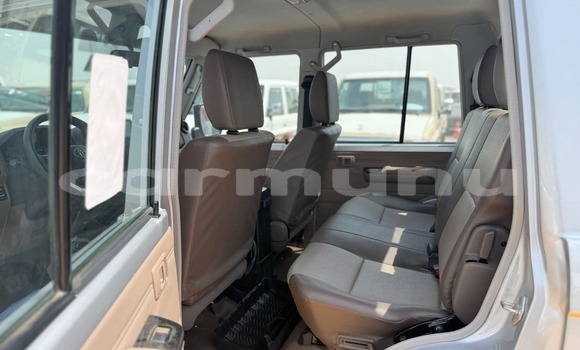 Acheter Occasion Voiture Toyota Land Cruiser Gris à Owando, Cuvette-Ouest Acheter Occasion Voiture Toyota Land Cruiser Gris à Owando, Cuvette-Ouest