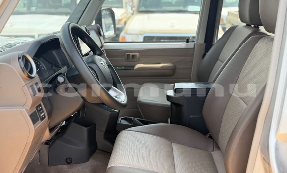 Acheter Occasion Voiture Toyota Land Cruiser Gris à Owando, Cuvette-Ouest Acheter Occasion Voiture Toyota Land Cruiser Gris à Owando, Cuvette-Ouest