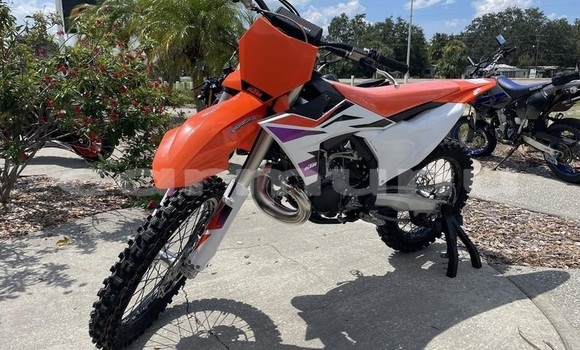 Buy New KTM SX Beige Bike in Import - Dubai in Region of Bouenza Buy New KTM SX Beige Bike in Import - Dubai in Region of Bouenza
