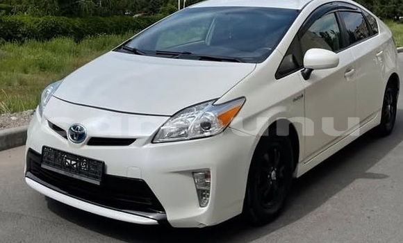 Buy Used Toyota Prius White Car in Brazzaville in Municipality of Brazzaville Buy Used Toyota Prius White Car in Brazzaville in Municipality of Brazzaville