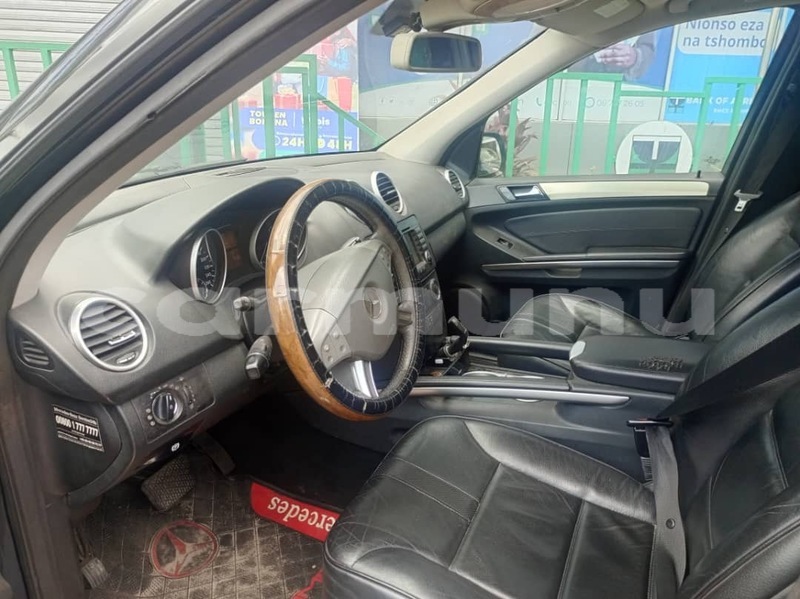 Big with watermark mercedes viano commune de brazzaville brazzaville 9368