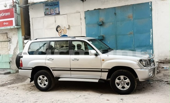 Buy Used Toyota Land Cruiser Silver Car in Brazzaville in Municipality of Brazzaville Buy Used Toyota Land Cruiser Silver Car in Brazzaville in Municipality of Brazzaville