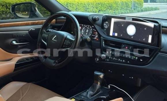 Buy Used Lexus ES White Car in Brazzaville in Municipality of Brazzaville Buy Used Lexus ES White Car in Brazzaville in Municipality of Brazzaville