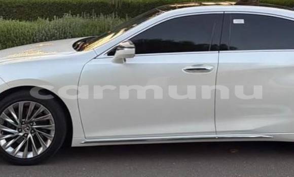 Buy Used Lexus ES White Car in Brazzaville in Municipality of Brazzaville Buy Used Lexus ES White Car in Brazzaville in Municipality of Brazzaville