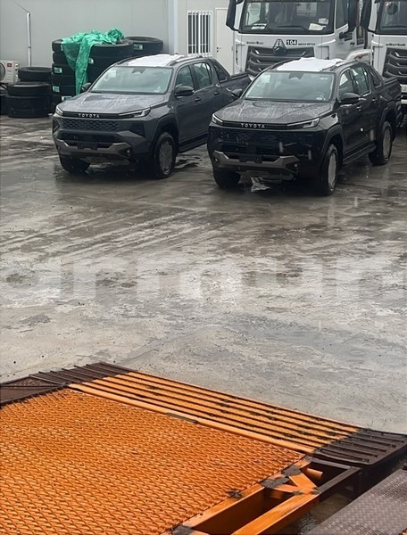 Big with watermark toyota hilux region de la bouenza import dubai 9382