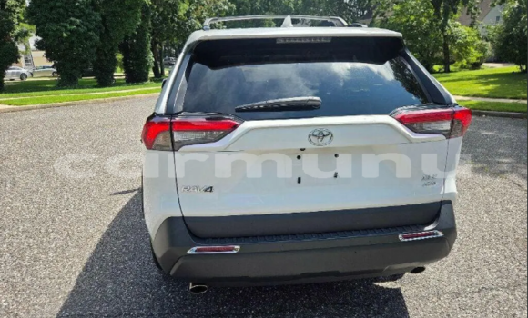 Buy Used Toyota RAV4 White Car in Dolisie in Niari Region Buy Used Toyota RAV4 White Car in Dolisie in Niari Region