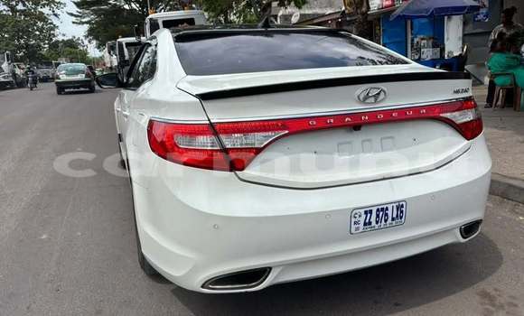 Acheter Occasion Voiture Hyundai Grandeur Blanc à Brazzaville, Commune de Brazzaville Acheter Occasion Voiture Hyundai Grandeur Blanc à Brazzaville, Commune de Brazzaville