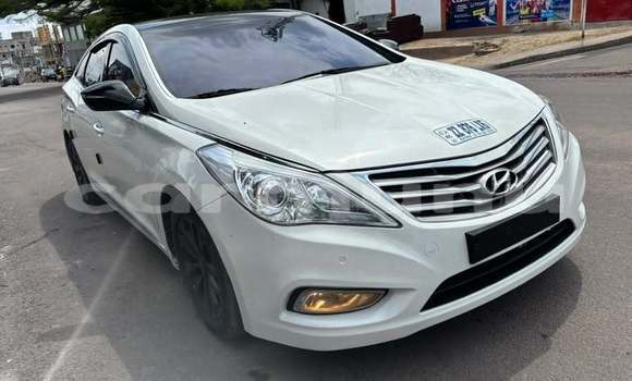 Acheter Occasion Voiture Hyundai Grandeur Blanc à Brazzaville, Commune de Brazzaville Acheter Occasion Voiture Hyundai Grandeur Blanc à Brazzaville, Commune de Brazzaville