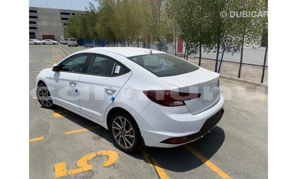 Acheter Import Voiture Hyundai Elantra Blanc à Import - Dubai, Région de la Bouenza Acheter Import Voiture Hyundai Elantra Blanc à Import - Dubai, Région de la Bouenza