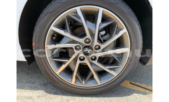 Acheter Import Voiture Hyundai Elantra Blanc à Import - Dubai, Région de la Bouenza Acheter Import Voiture Hyundai Elantra Blanc à Import - Dubai, Région de la Bouenza