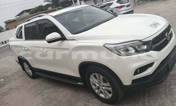 Acheter Occasion Voiture SsangYong Rexton Blanc à Brazzaville, Commune de Brazzaville Acheter Occasion Voiture SsangYong Rexton Blanc à Brazzaville, Commune de Brazzaville