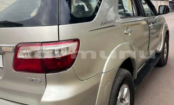 Acheter Occasion Voiture Toyota Fortuner Gris à Brazzaville, Commune de Brazzaville Acheter Occasion Voiture Toyota Fortuner Gris à Brazzaville, Commune de Brazzaville