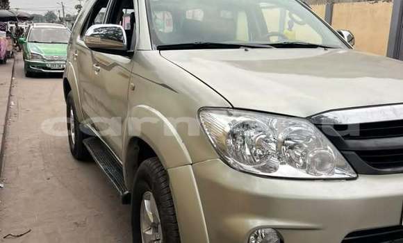 Acheter Occasion Voiture Toyota Fortuner Gris à Brazzaville, Commune de Brazzaville Acheter Occasion Voiture Toyota Fortuner Gris à Brazzaville, Commune de Brazzaville
