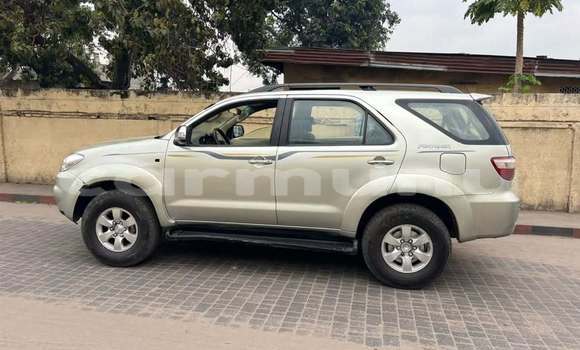 Acheter Occasion Voiture Toyota Fortuner Gris à Brazzaville, Commune de Brazzaville Acheter Occasion Voiture Toyota Fortuner Gris à Brazzaville, Commune de Brazzaville