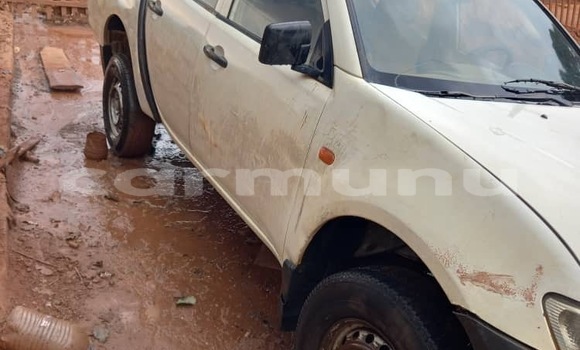 Acheter Occasion Voiture Mitsubishi L200 Blanc à Dolisie, Région du Niari