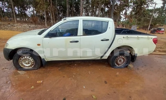 Acheter Occasion Voiture Mitsubishi L200 Blanc à Dolisie, Région du Niari Acheter Occasion Voiture Mitsubishi L200 Blanc à Dolisie, Région du Niari