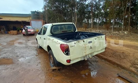Acheter Occasion Voiture Mitsubishi L200 Blanc à Dolisie, Région du Niari Acheter Occasion Voiture Mitsubishi L200 Blanc à Dolisie, Région du Niari