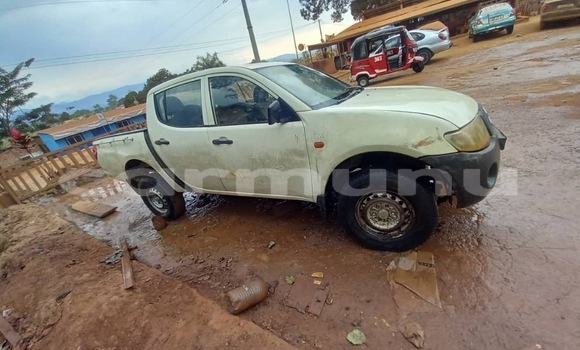 Acheter Occasion Voiture Mitsubishi L200 Blanc à Dolisie, Région du Niari Acheter Occasion Voiture Mitsubishi L200 Blanc à Dolisie, Région du Niari