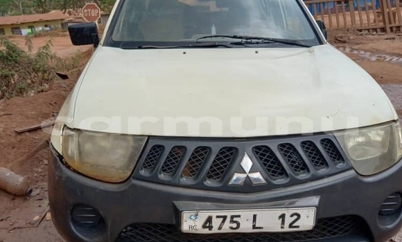 Acheter Occasion Voiture Mitsubishi L200 Blanc à Dolisie, Région du Niari Acheter Occasion Voiture Mitsubishi L200 Blanc à Dolisie, Région du Niari