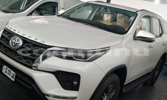 Acheter Occasion Voiture Toyota Fortuner Blanc à Pointe–Noire, Région du Kouilou
