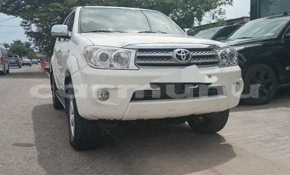 Acheter Occasion Voiture Toyota Fortuner Blanc à Pointe–Noire, Région du Kouilou