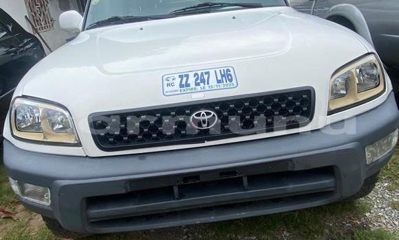 Acheter Occasion Voiture Toyota RAV4 Blanc à Pointe–Noire, Région du Kouilou